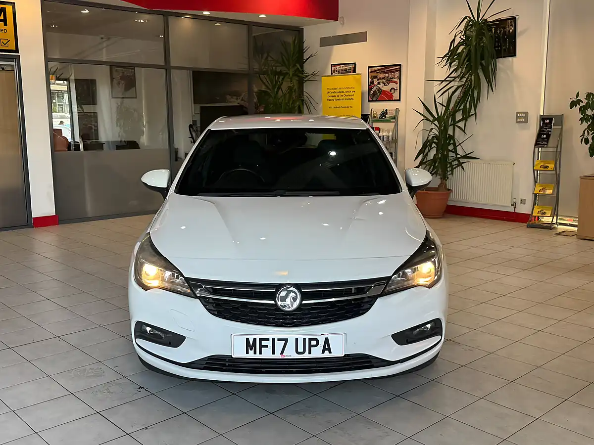 Used 2017 Vauxhall Astra Sri White - Interior and Exterior details 4