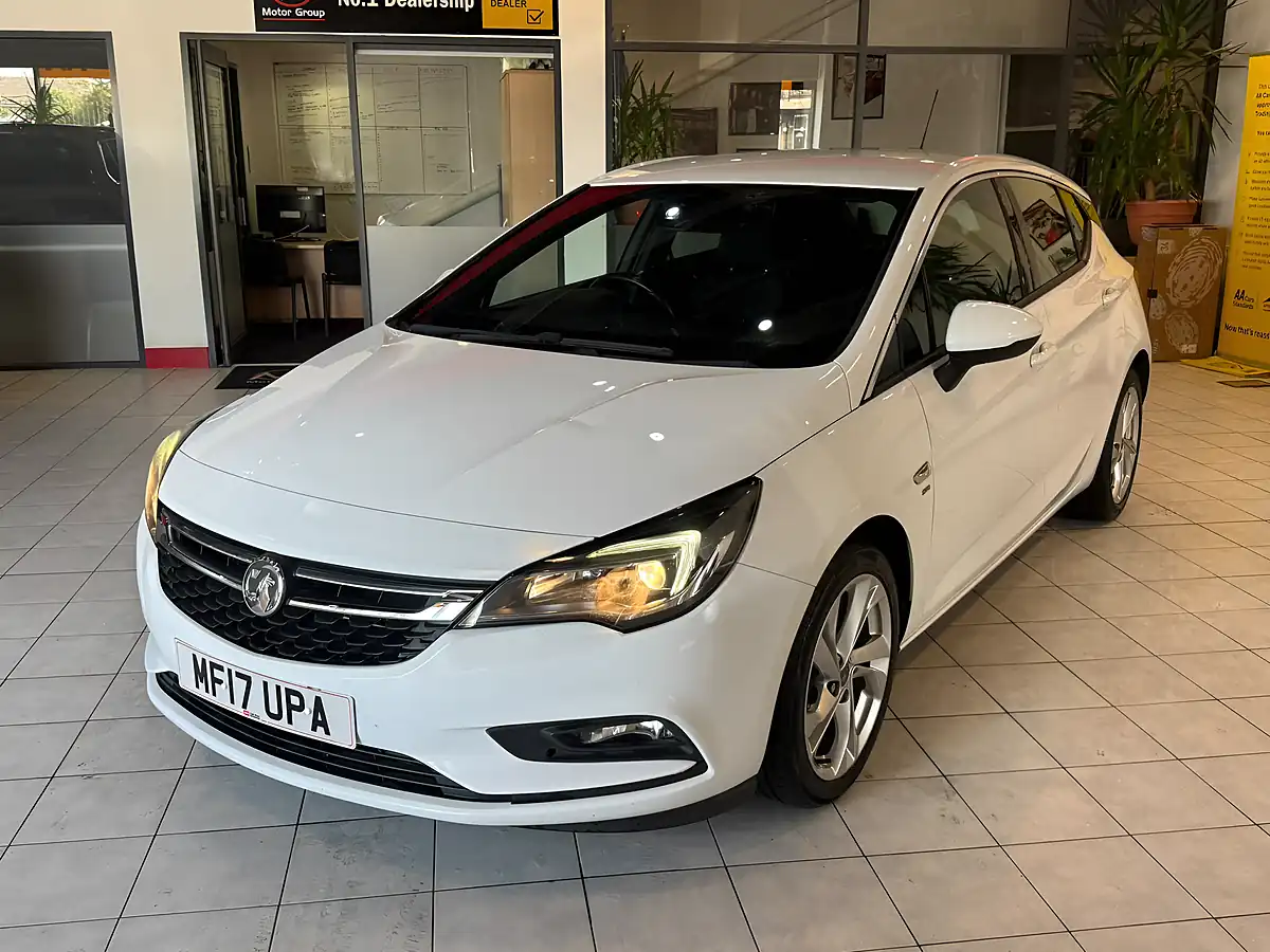 Used 2017 Vauxhall Astra Sri White - Interior and Exterior details 5