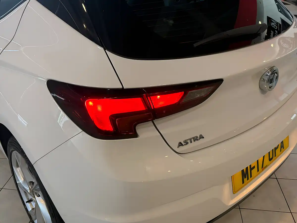 Used 2017 Vauxhall Astra Sri White - Interior and Exterior details 8