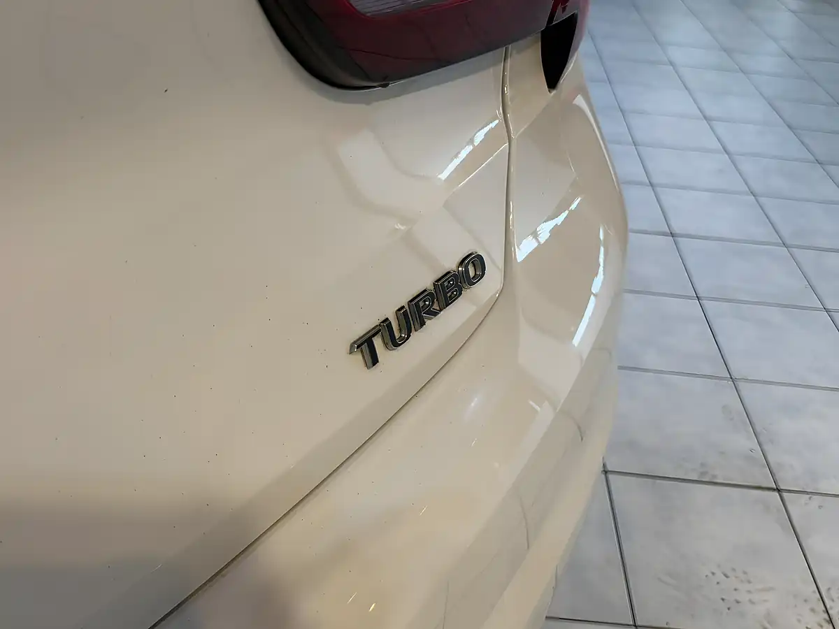Used 2017 Vauxhall Astra Sri White - Interior and Exterior details 9
