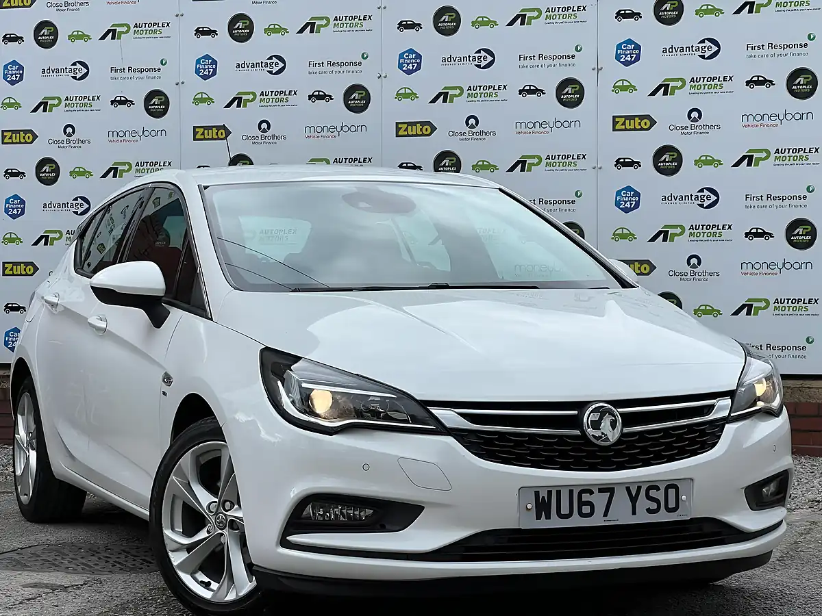 Used 2017 Vauxhall Astra Sri White - Front View