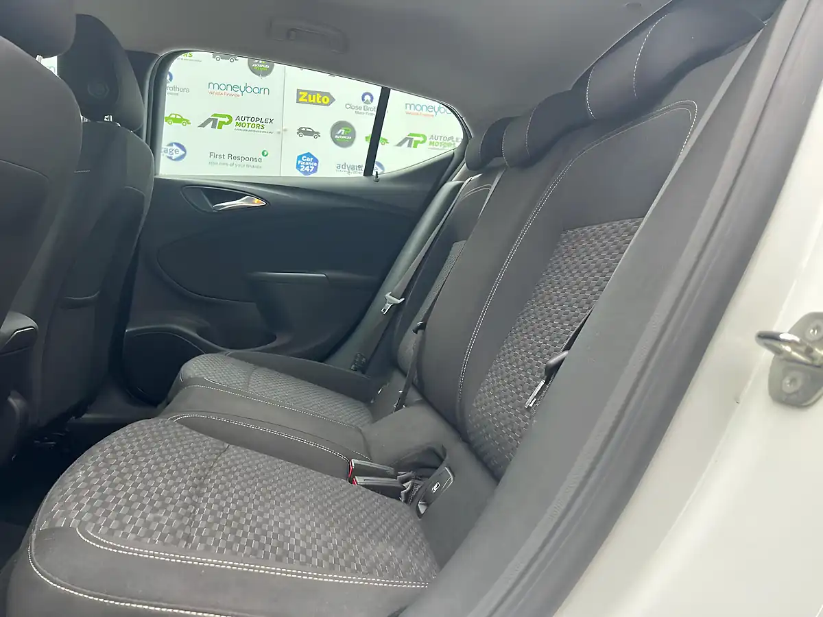 Used 2017 Vauxhall Astra Sri White - Interior and Exterior details 13