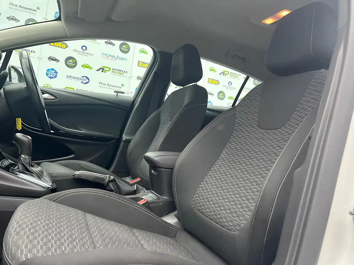 Used 2017 Vauxhall Astra Sri White - Interior and Exterior details 19