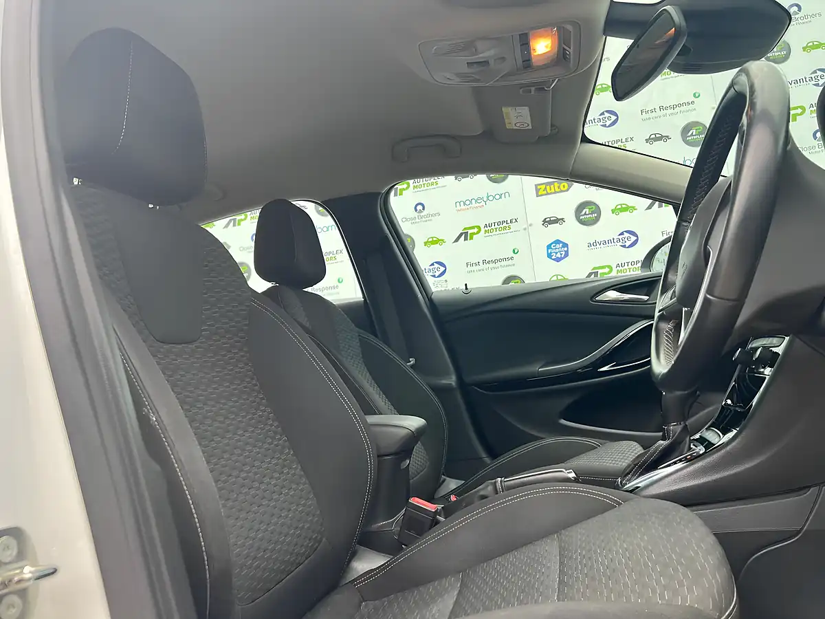 Used 2017 Vauxhall Astra Sri White - Interior and Exterior details 20