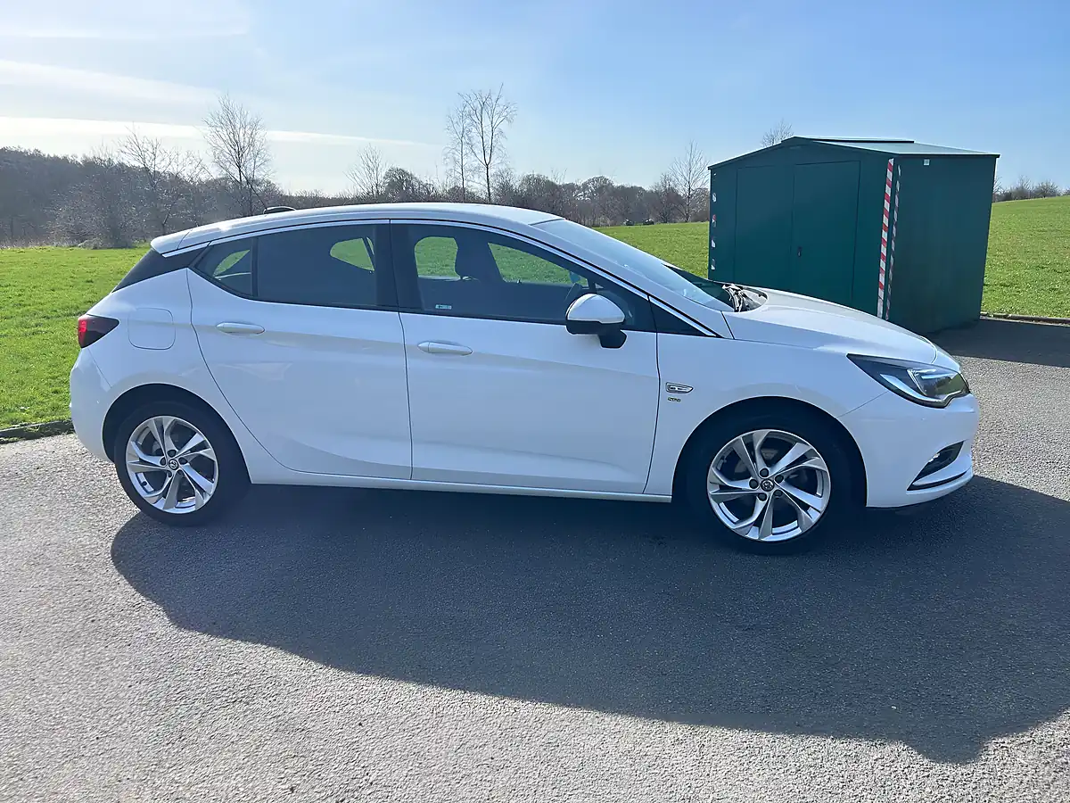 Used 2017 Vauxhall Astra Sri White - Interior and Exterior details 3