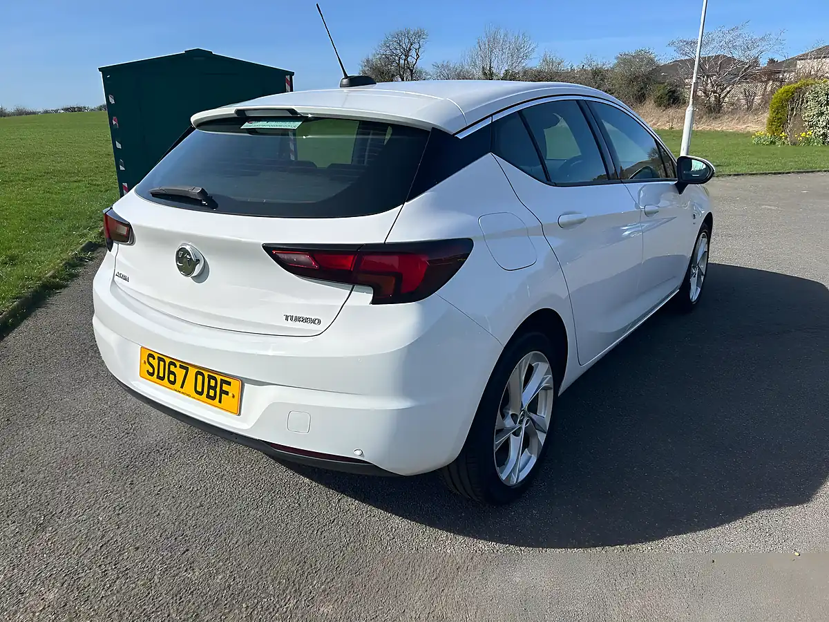Used 2017 Vauxhall Astra Sri White - Interior and Exterior details 5