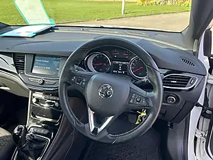 Used 2017 Vauxhall Astra Sri White - Interior and Exterior details 8