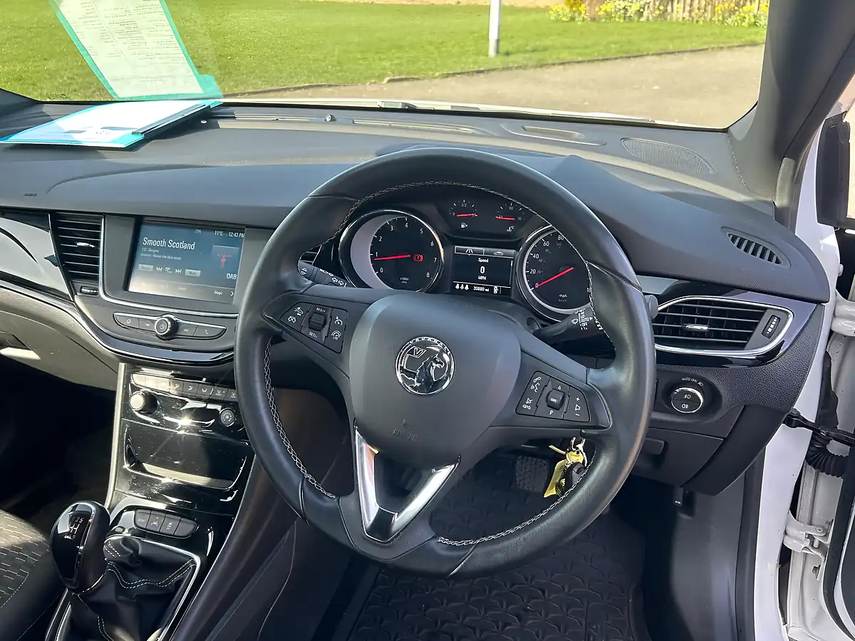 Used 2017 Vauxhall Astra Sri White - Interior and Exterior details 8