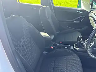 Used 2017 Vauxhall Astra Sri White - Interior and Exterior details 9