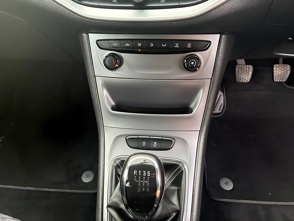Used 2017 Vauxhall Astra Tech Line Grey - Interior and Exterior details 15