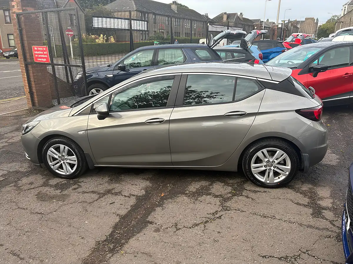Used 2017 Vauxhall Astra Tech Line Grey - Interior and Exterior details 6