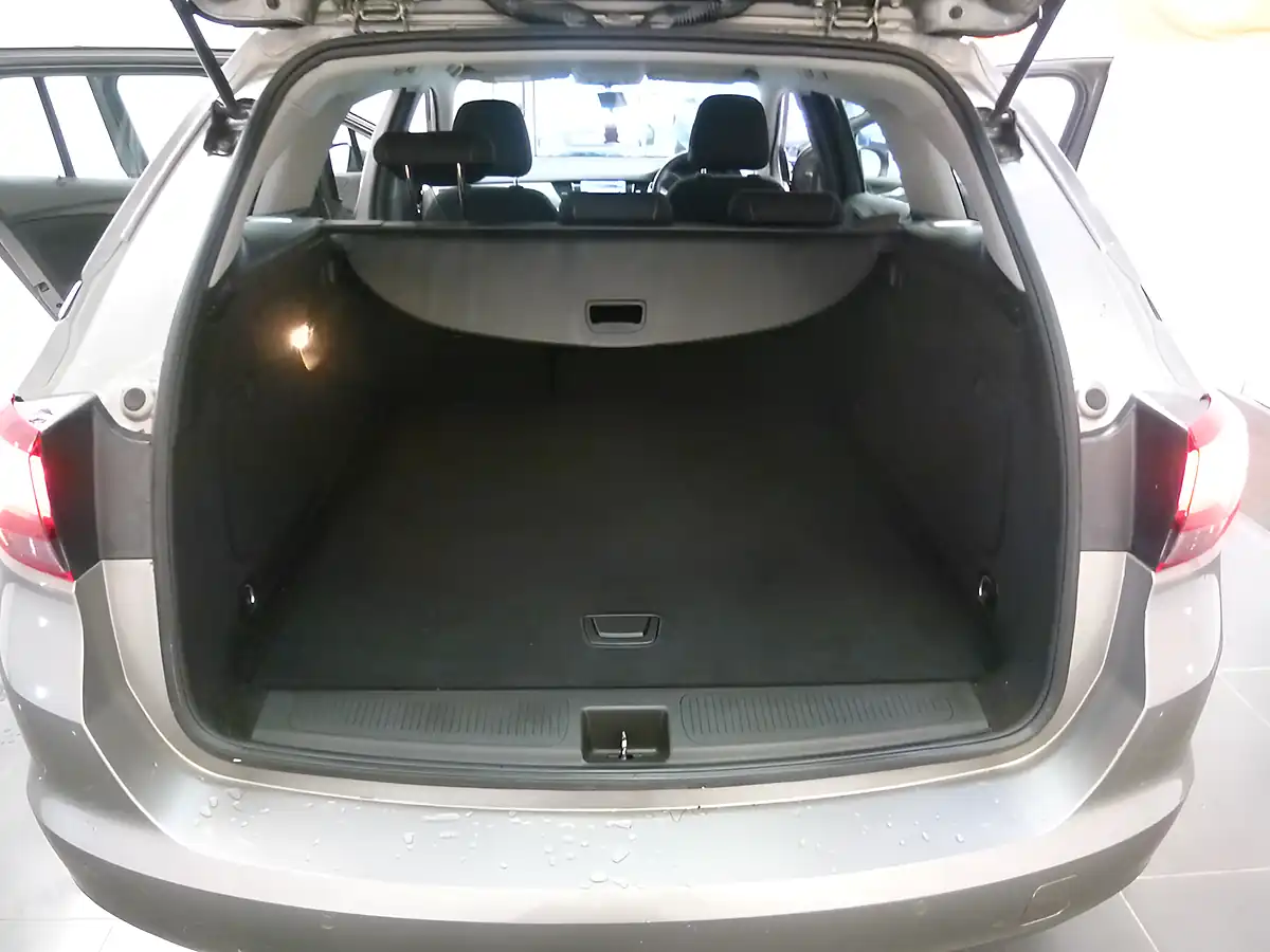Used 2017 Vauxhall Astra Tech Line Grey - Interior and Exterior details 17