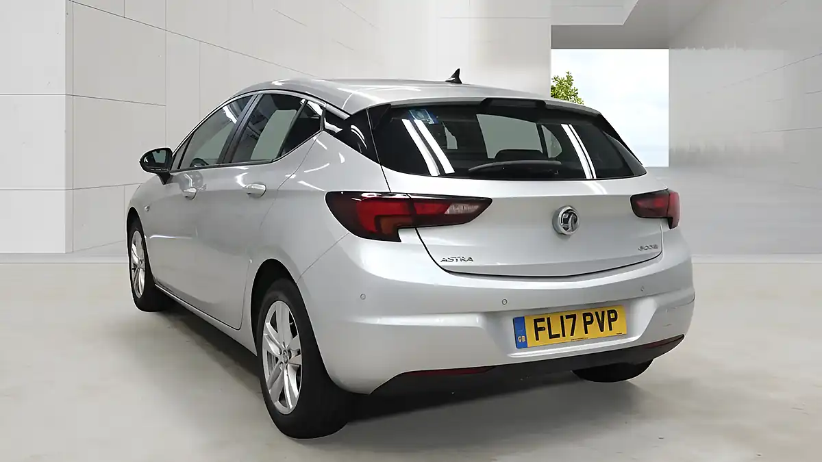 Used 2017 Vauxhall Astra Tech Line Silver - Interior and Exterior details 15