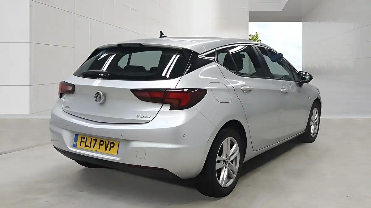 Used 2017 Vauxhall Astra Tech Line Silver - Interior and Exterior details 16