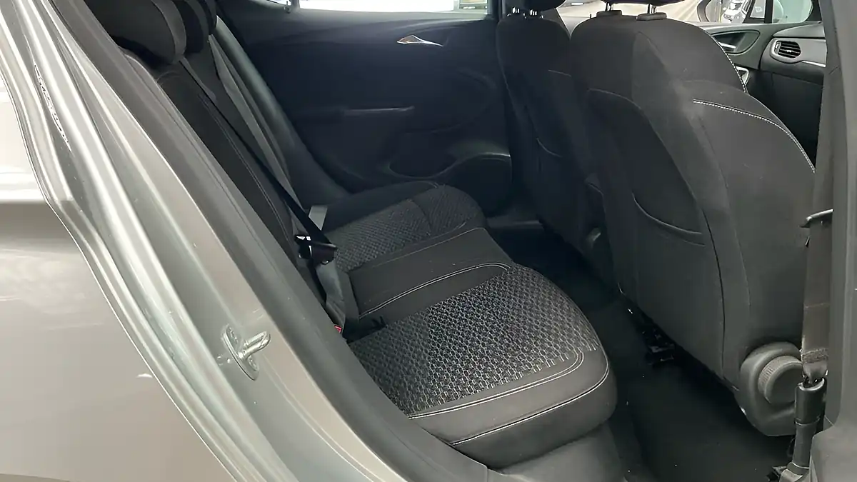 Used 2017 Vauxhall Astra Tech Line Silver - Interior and Exterior details 19