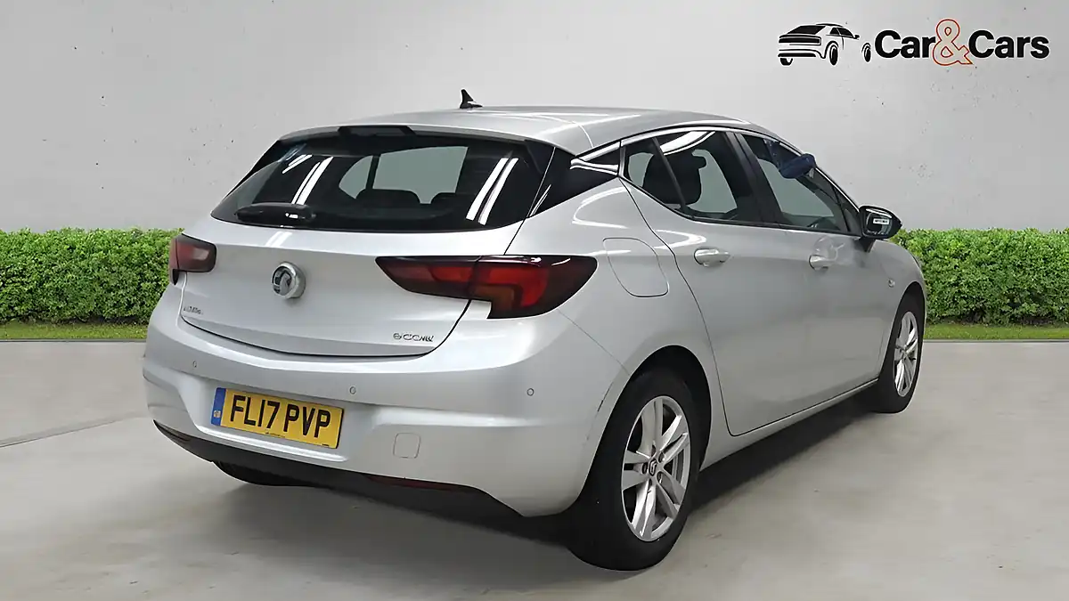 Used 2017 Vauxhall Astra Tech Line Silver - Interior and Exterior details 4