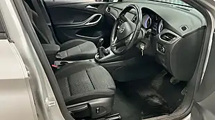 Used 2017 Vauxhall Astra Tech Line Silver - Interior and Exterior details 5