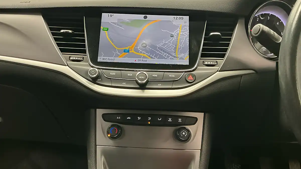 Used 2017 Vauxhall Astra Tech Line Silver - Interior and Exterior details 7