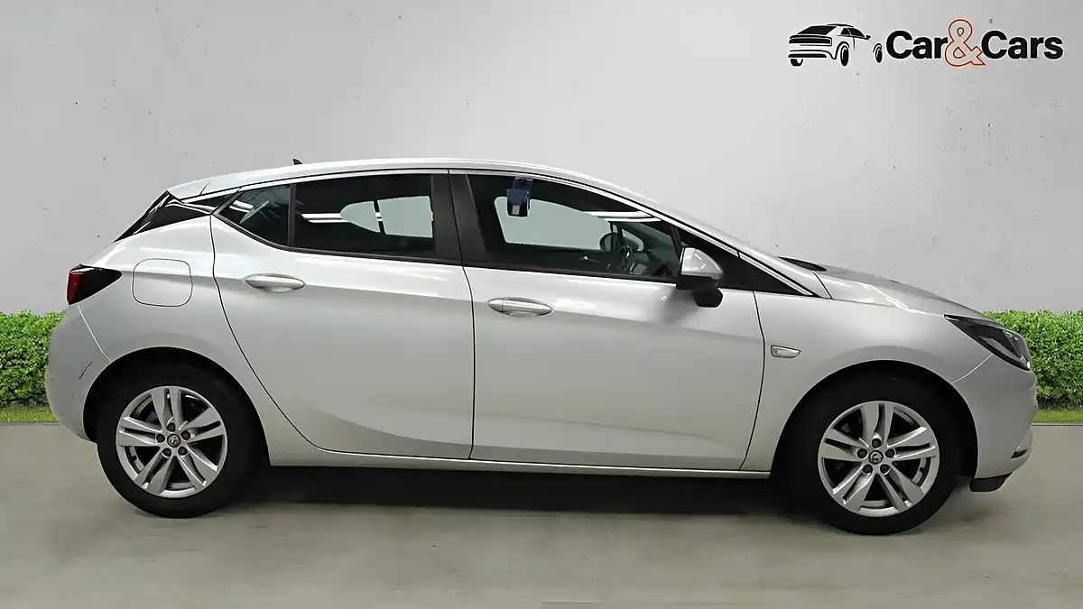 Used 2017 Vauxhall Astra Tech Line Silver - Interior and Exterior details 8