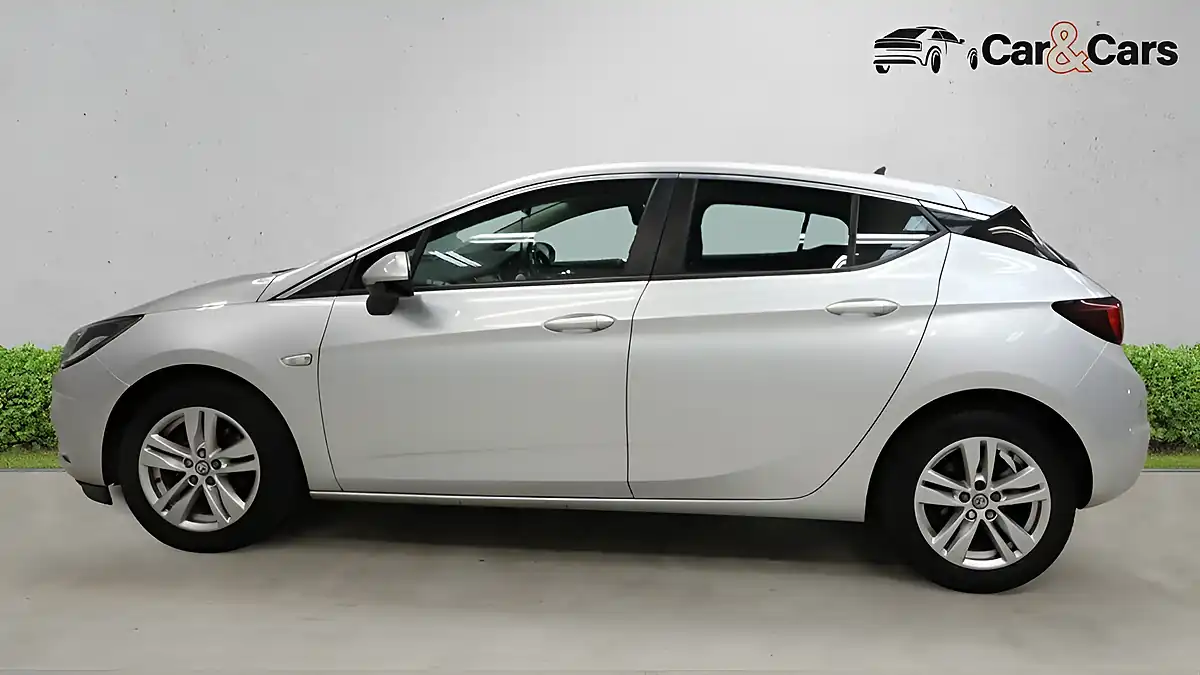 Used 2017 Vauxhall Astra Tech Line Silver - Interior and Exterior details 9