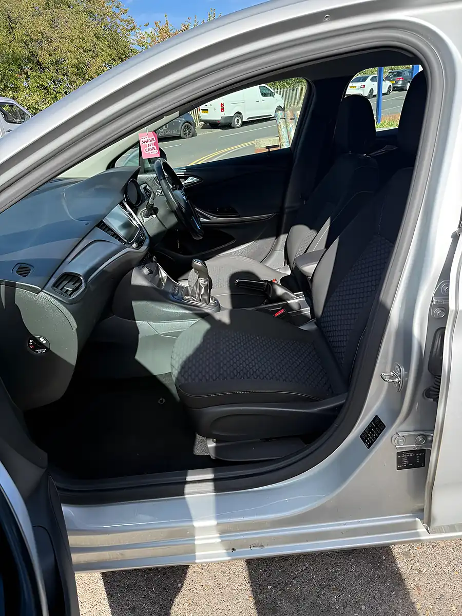 Used 2017 Vauxhall Astra Tech Line Silver - Interior and Exterior details 11