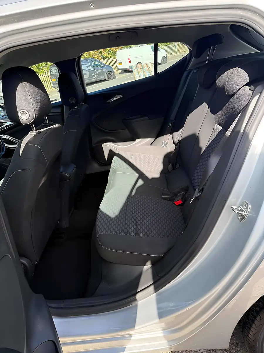 Used 2017 Vauxhall Astra Tech Line Silver - Interior and Exterior details 12