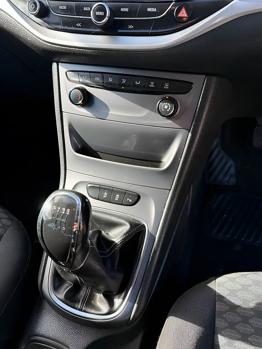 Used 2017 Vauxhall Astra Tech Line Silver - Interior and Exterior details 16