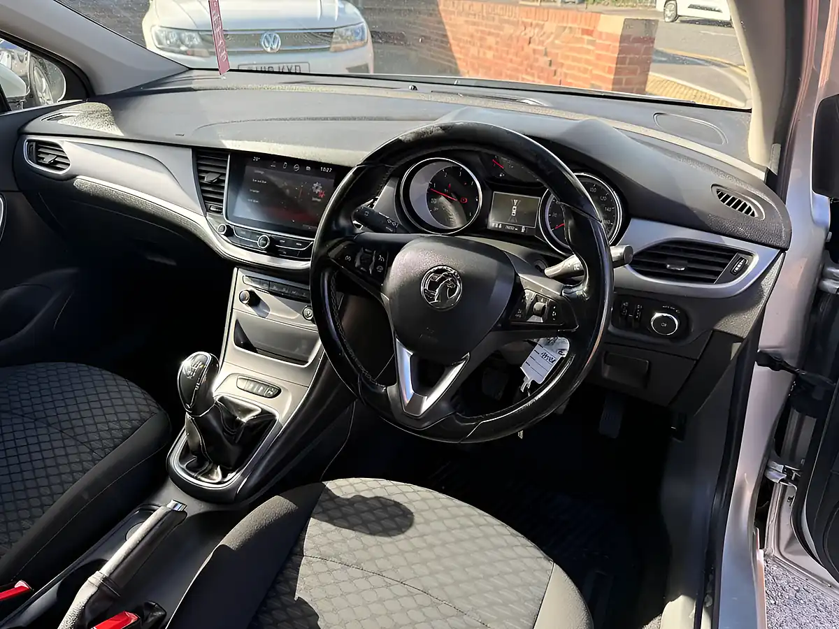 Used 2017 Vauxhall Astra Tech Line Silver - Interior and Exterior details 19
