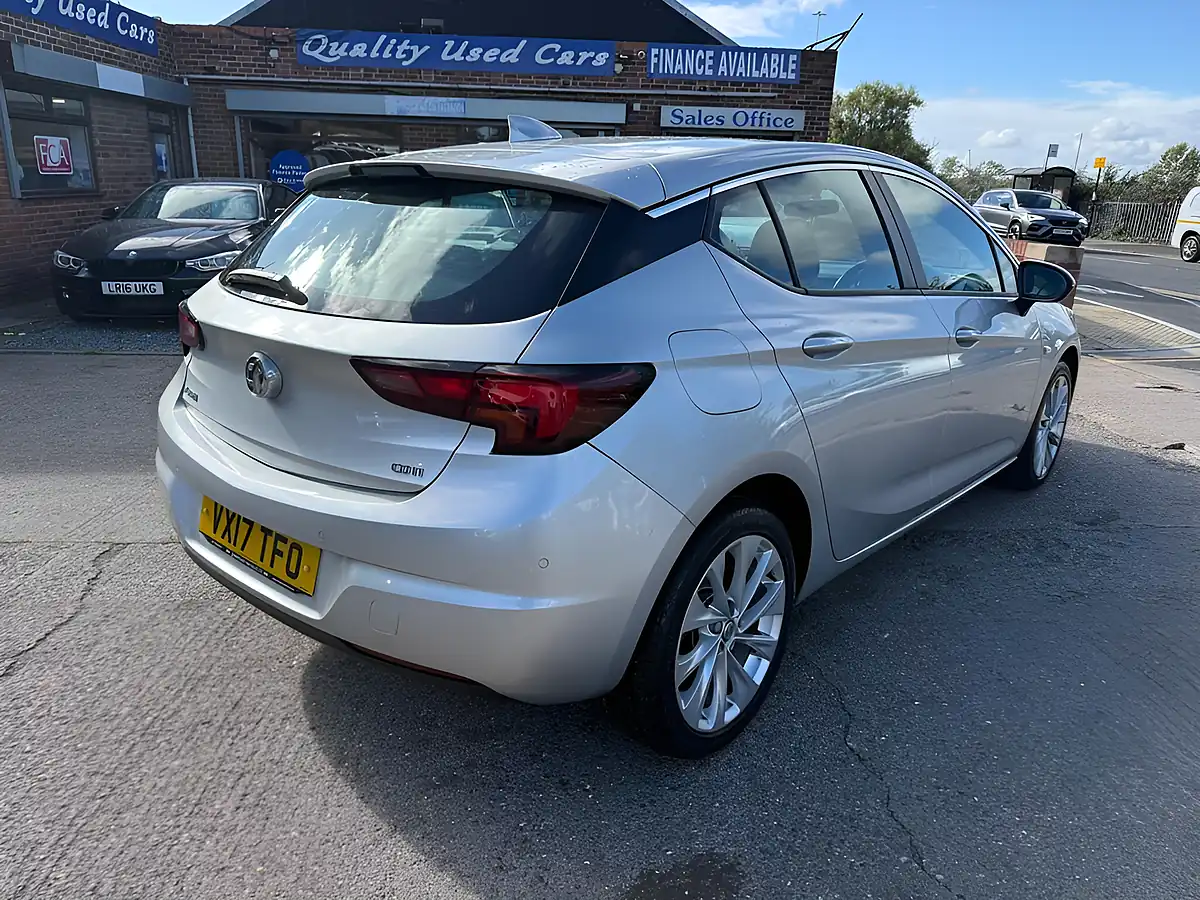 Used 2017 Vauxhall Astra Tech Line Silver - Interior and Exterior details 4