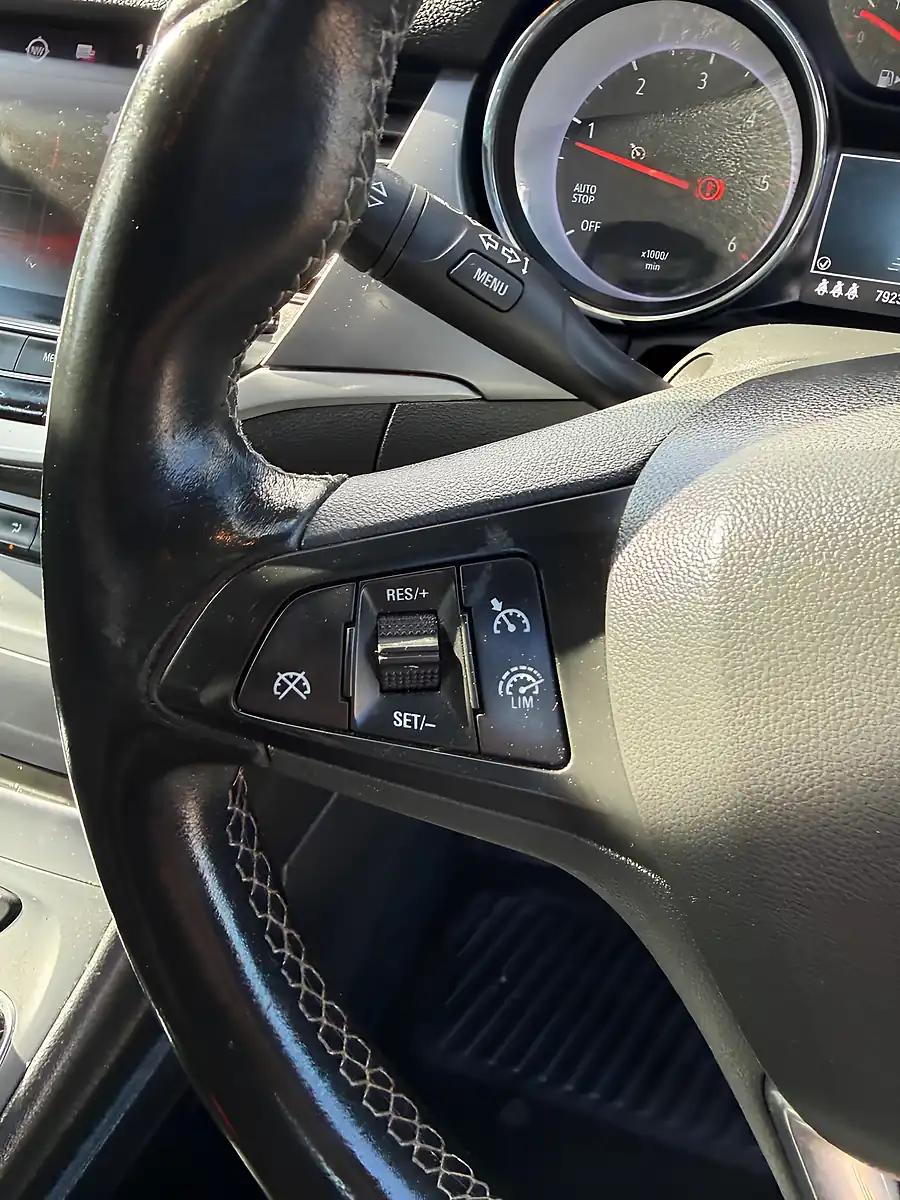 Used 2017 Vauxhall Astra Tech Line Silver - Interior and Exterior details 5