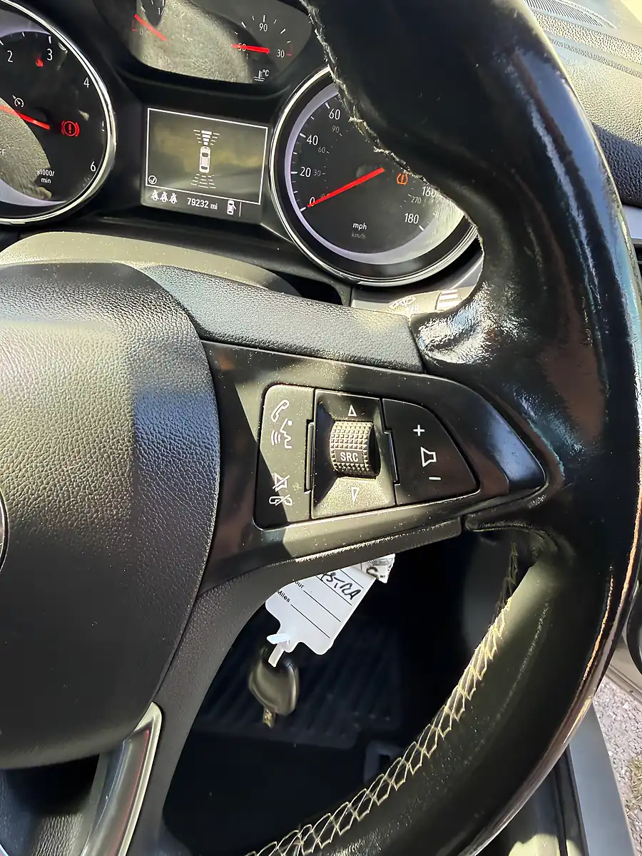 Used 2017 Vauxhall Astra Tech Line Silver - Interior and Exterior details 7