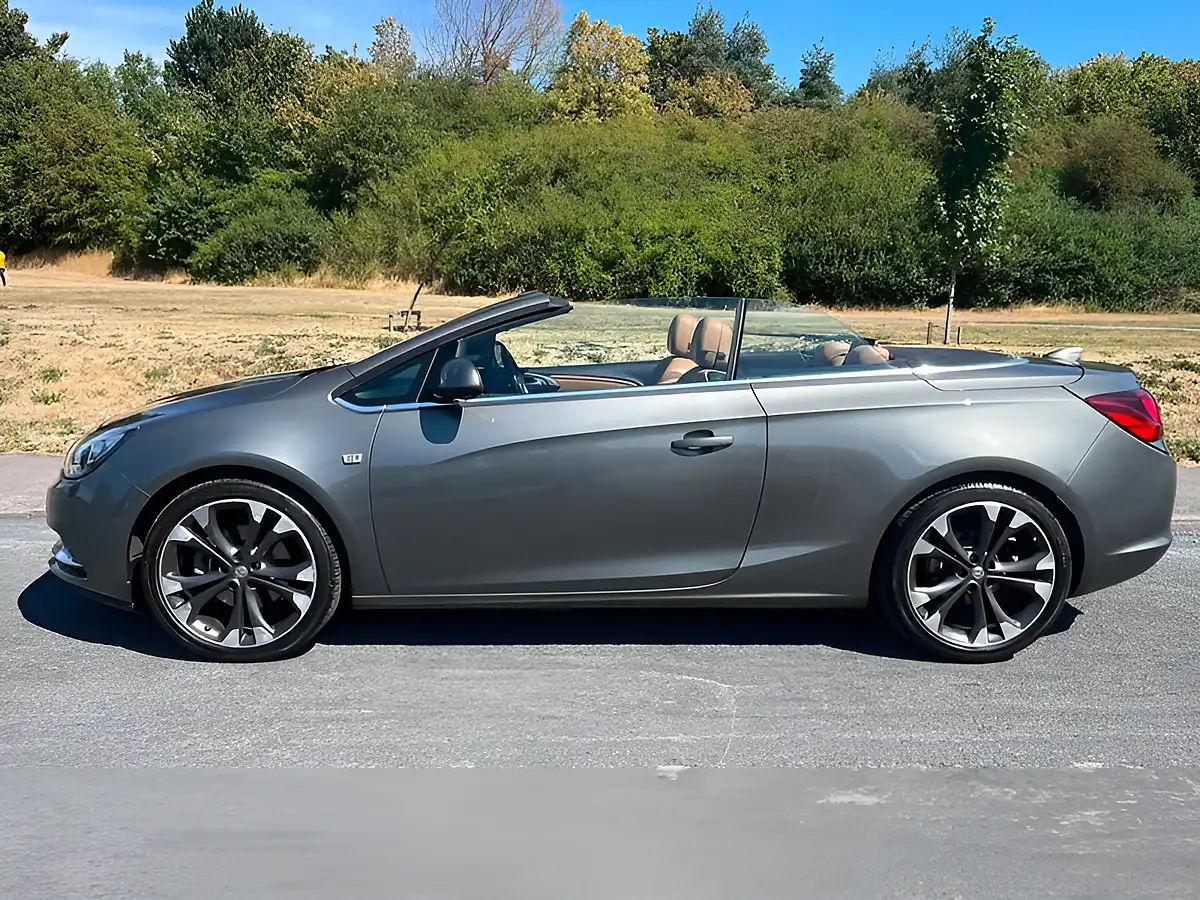Used 2017 Vauxhall Cascada Elite Grey - Interior and Exterior details 4