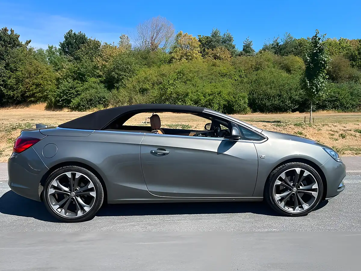 Used 2017 Vauxhall Cascada Elite Grey - Interior and Exterior details 7