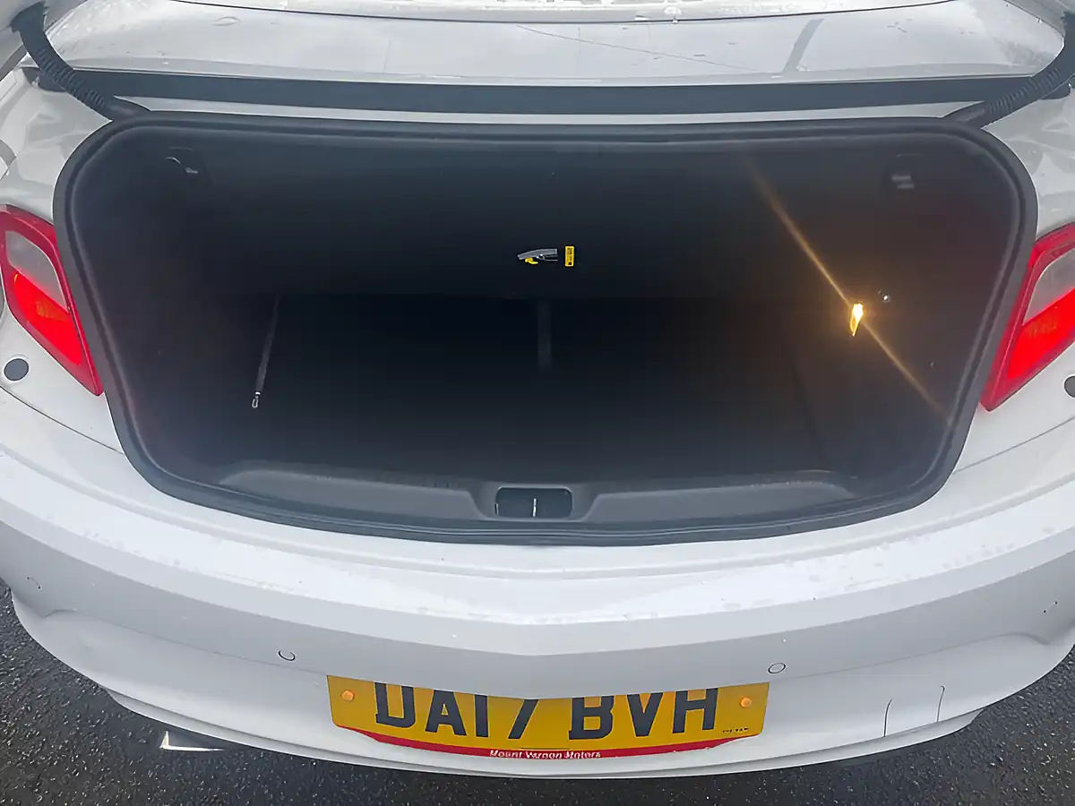 Used 2017 Vauxhall Cascada Se White - Interior and Exterior details 16