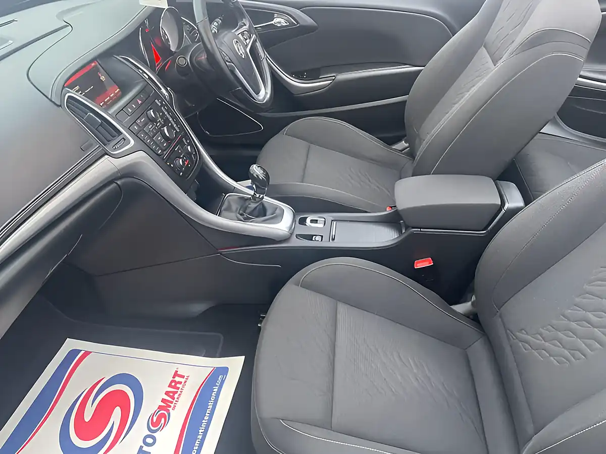 Used 2017 Vauxhall Cascada Se White - Interior and Exterior details 17