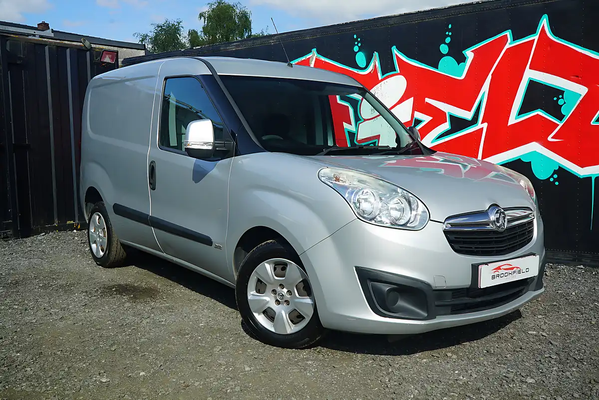 Used 2017 Vauxhall Combo 2000 Sportive Silver - Front View