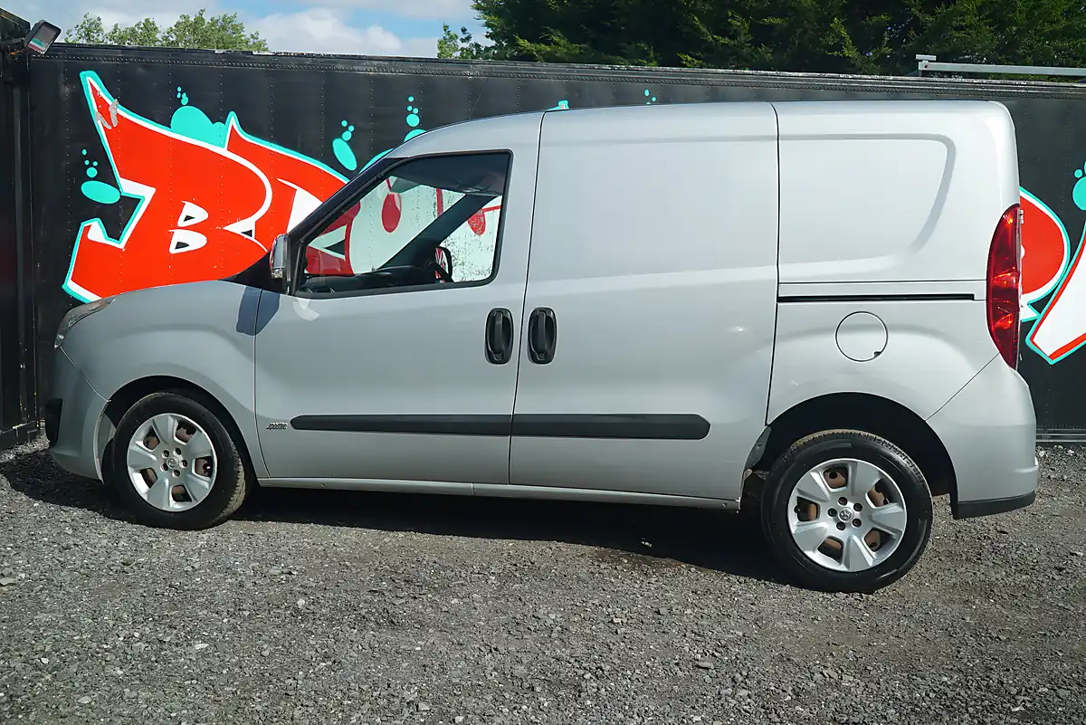 Used 2017 Vauxhall Combo 2000 Sportive Silver - Interior and Exterior details 10