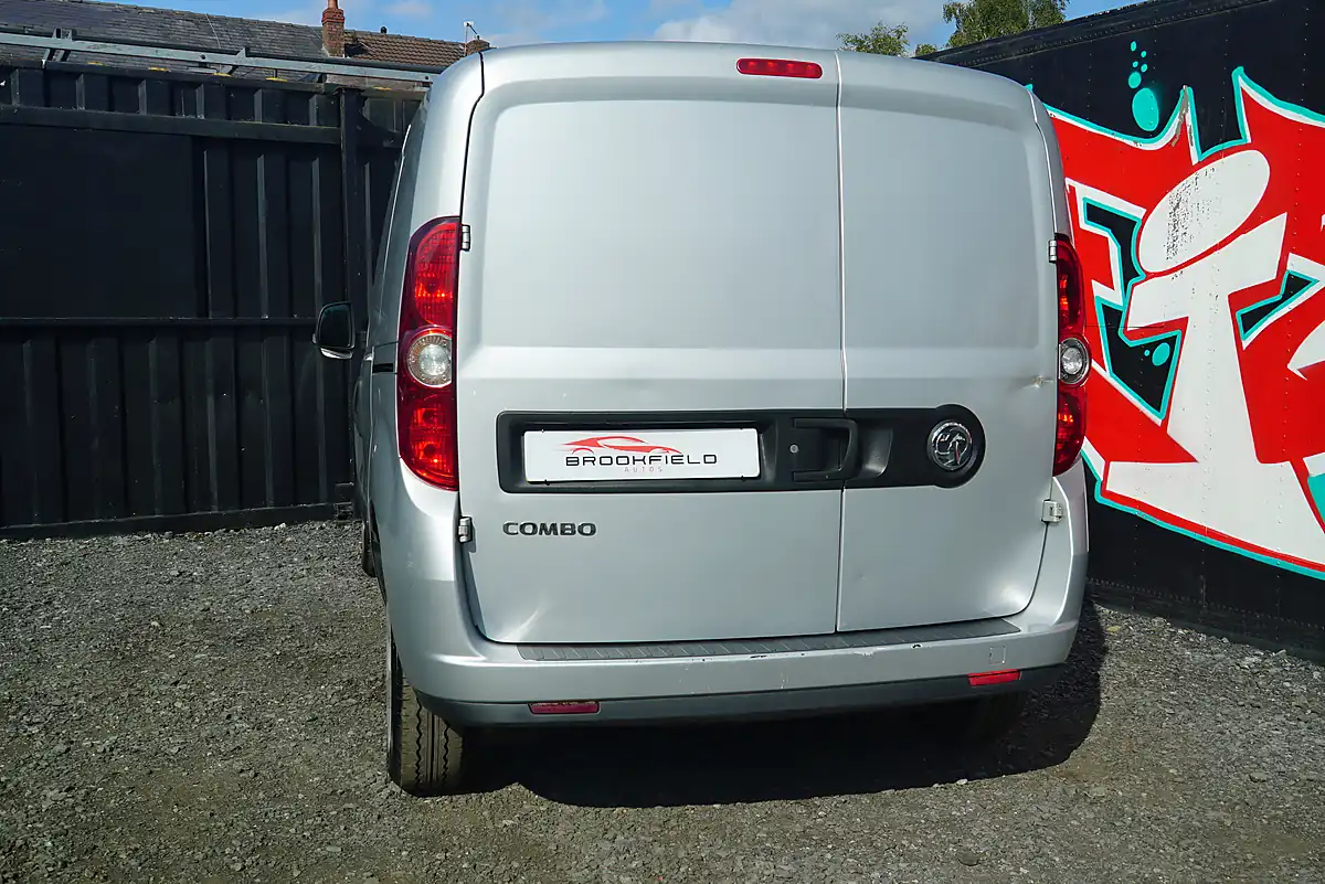 Used 2017 Vauxhall Combo 2000 Sportive Silver - Interior and Exterior details 11