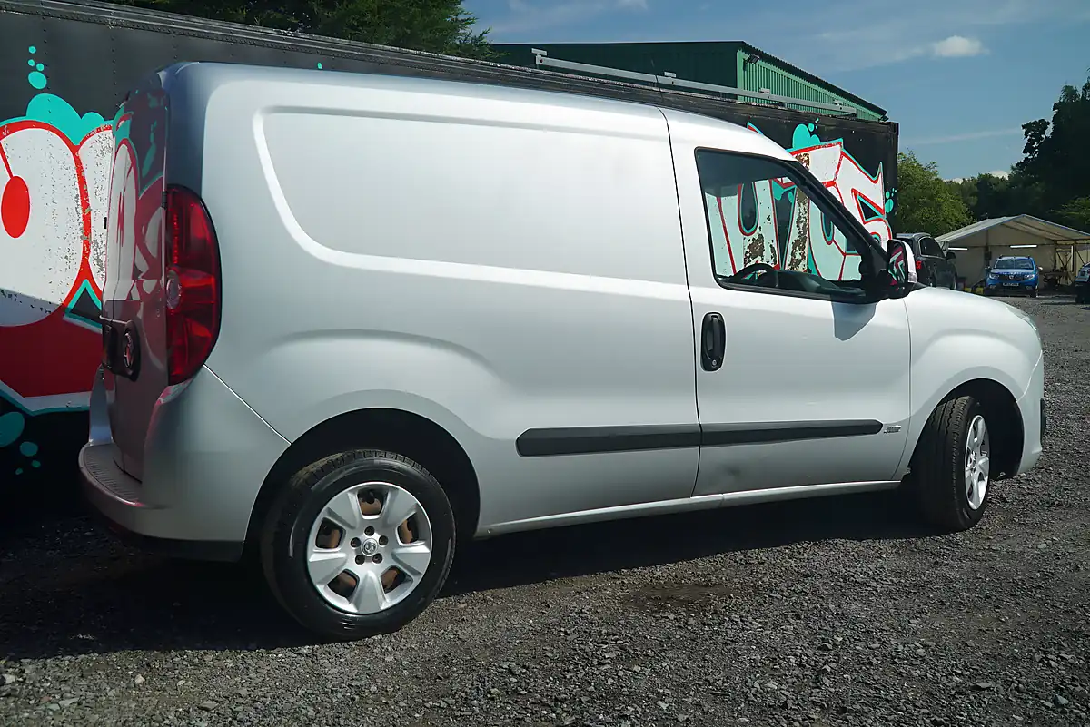 Used 2017 Vauxhall Combo 2000 Sportive Silver - Interior and Exterior details 14