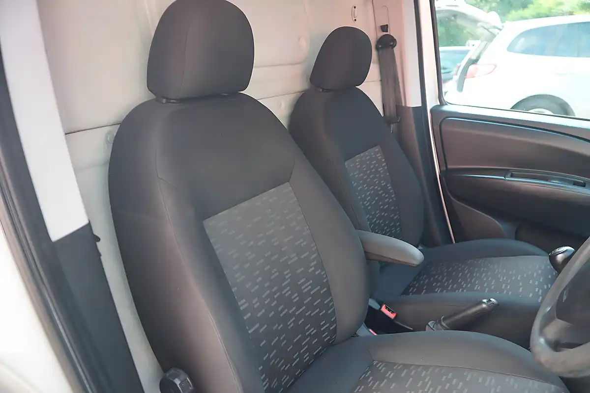 Used 2017 Vauxhall Combo 2000 Sportive Silver - Interior and Exterior details 17