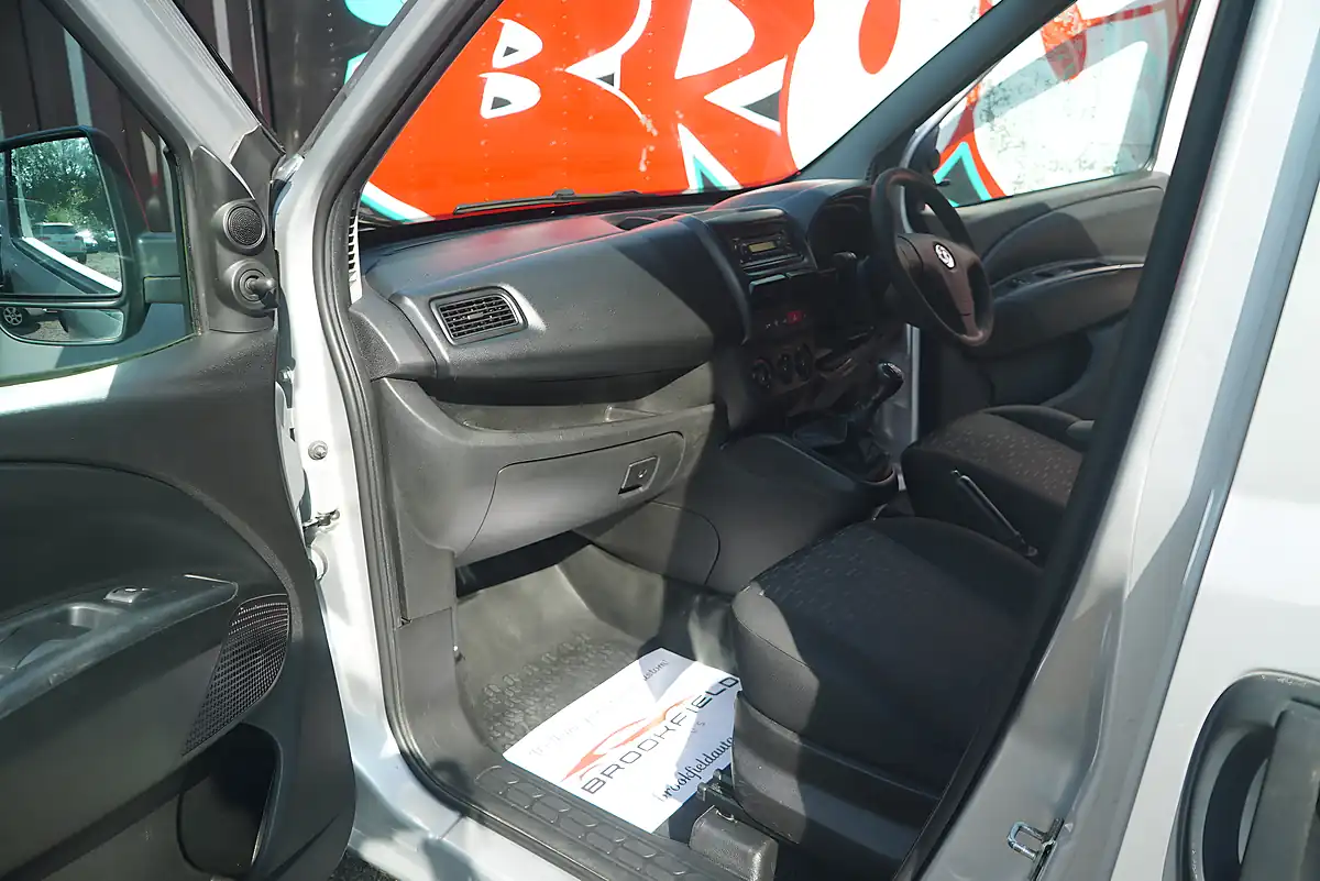 Used 2017 Vauxhall Combo 2000 Sportive Silver - Interior and Exterior details 19