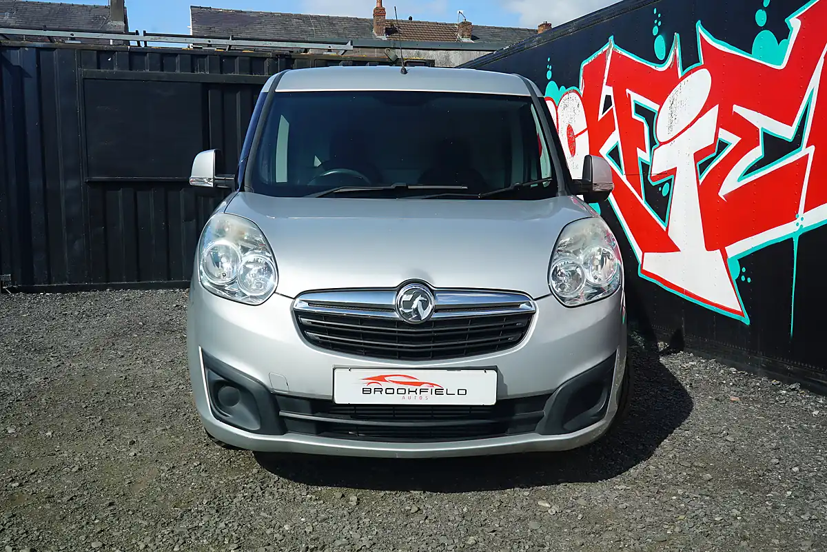 Used 2017 Vauxhall Combo 2000 Sportive Silver - Interior and Exterior details 5