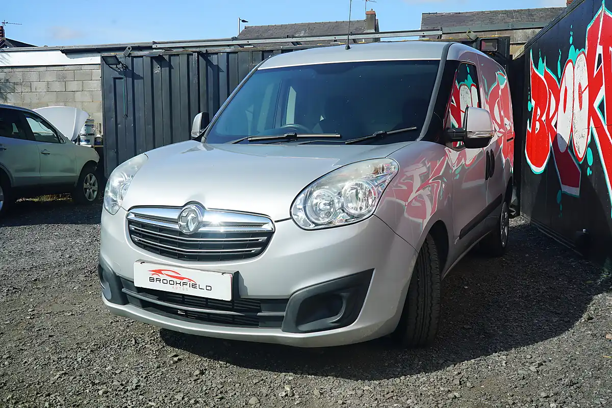 Used 2017 Vauxhall Combo 2000 Sportive Silver - Interior and Exterior details 7