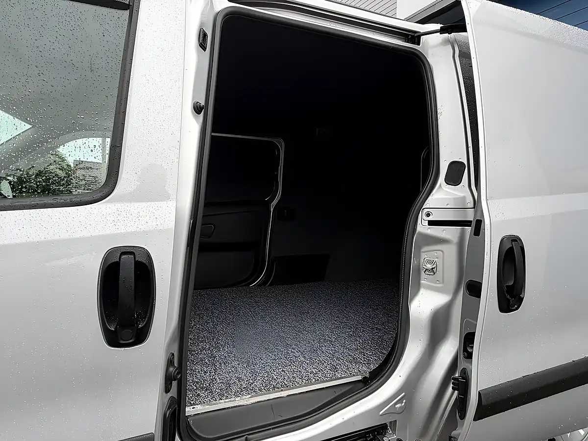 Used 2017 Vauxhall Combo 2300 Ecoflex Silver - Interior and Exterior details 10