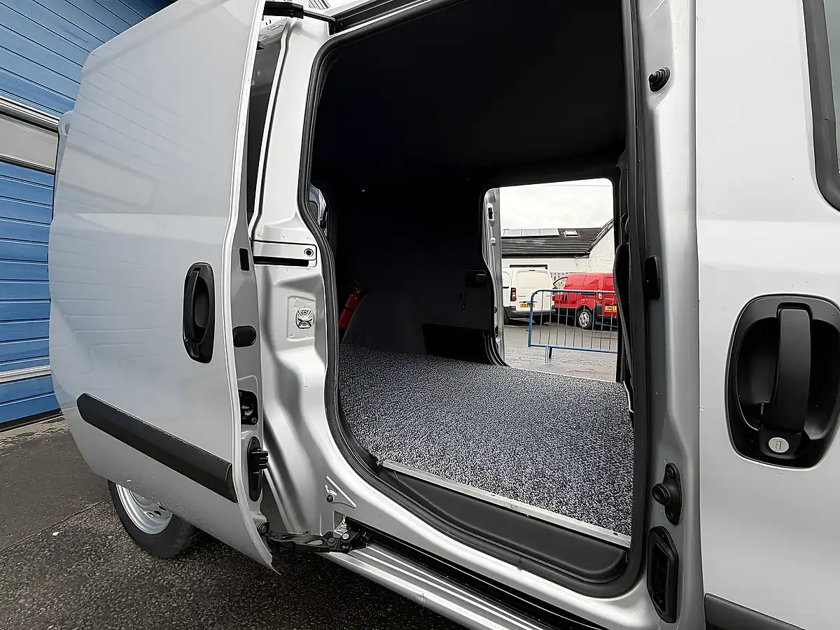 Used 2017 Vauxhall Combo 2300 Ecoflex Silver - Interior and Exterior details 12