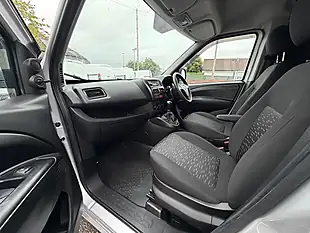 Used 2017 Vauxhall Combo 2300 Ecoflex Silver - Interior and Exterior details 17