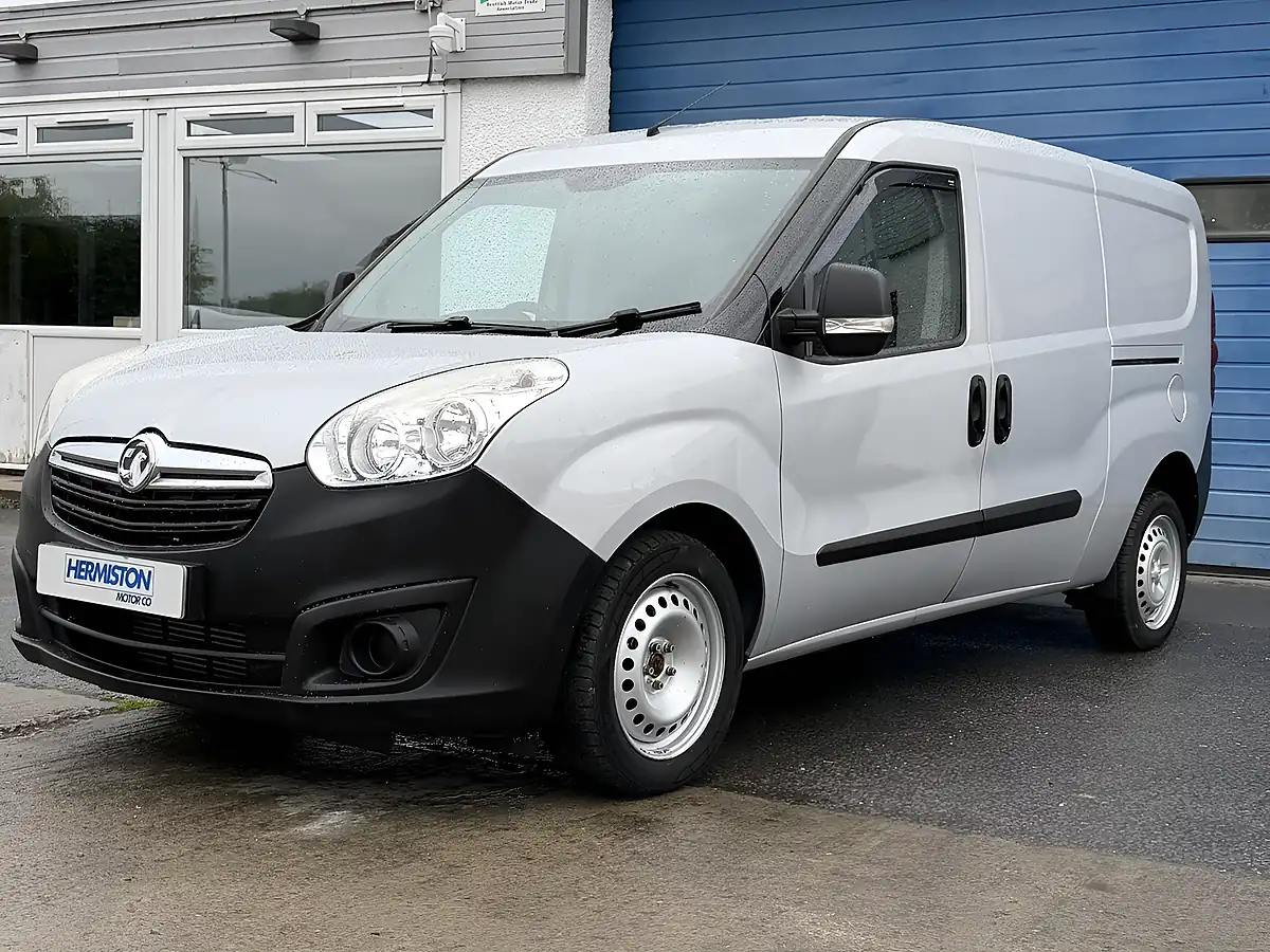 Used 2017 Vauxhall Combo 2300 Ecoflex Silver - Interior and Exterior details 3
