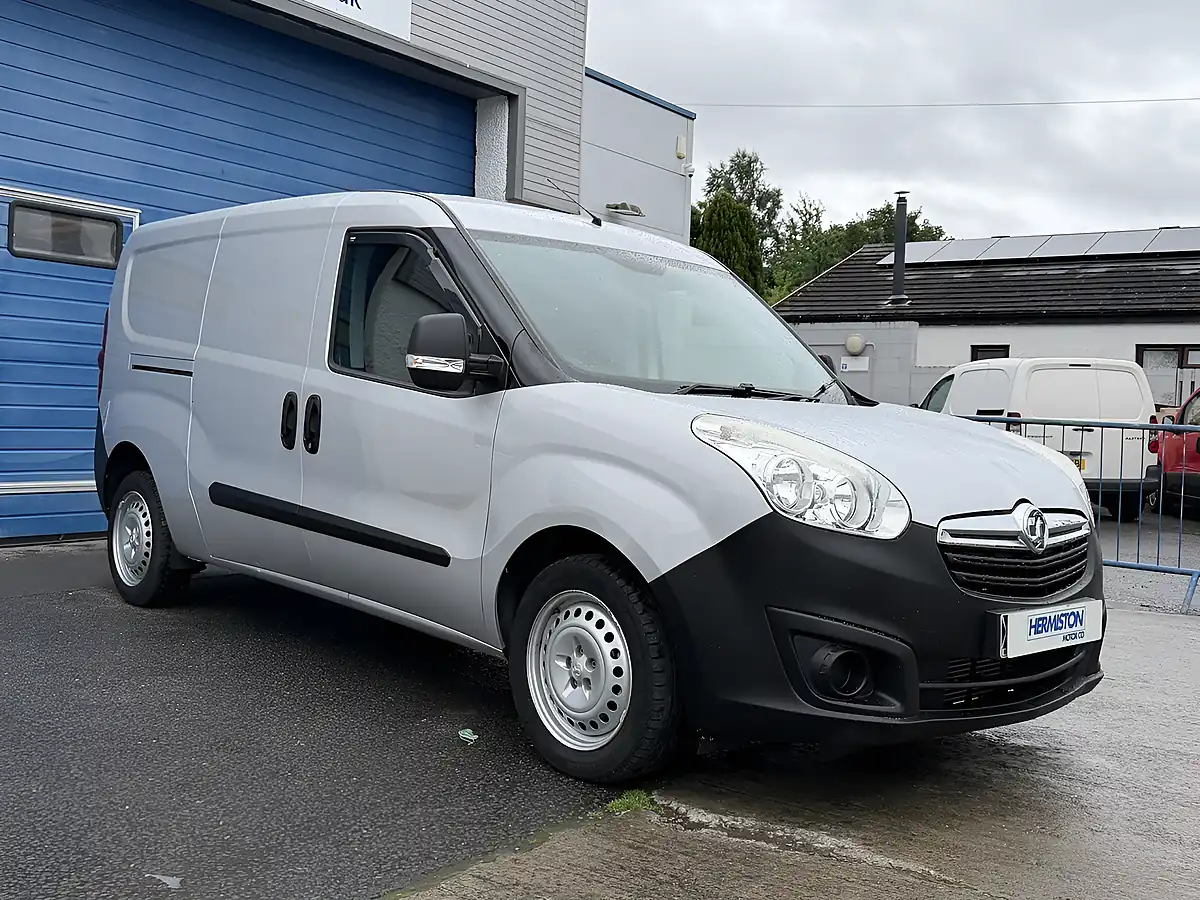 Used 2017 Vauxhall Combo 2300 Ecoflex Silver - Interior and Exterior details 4