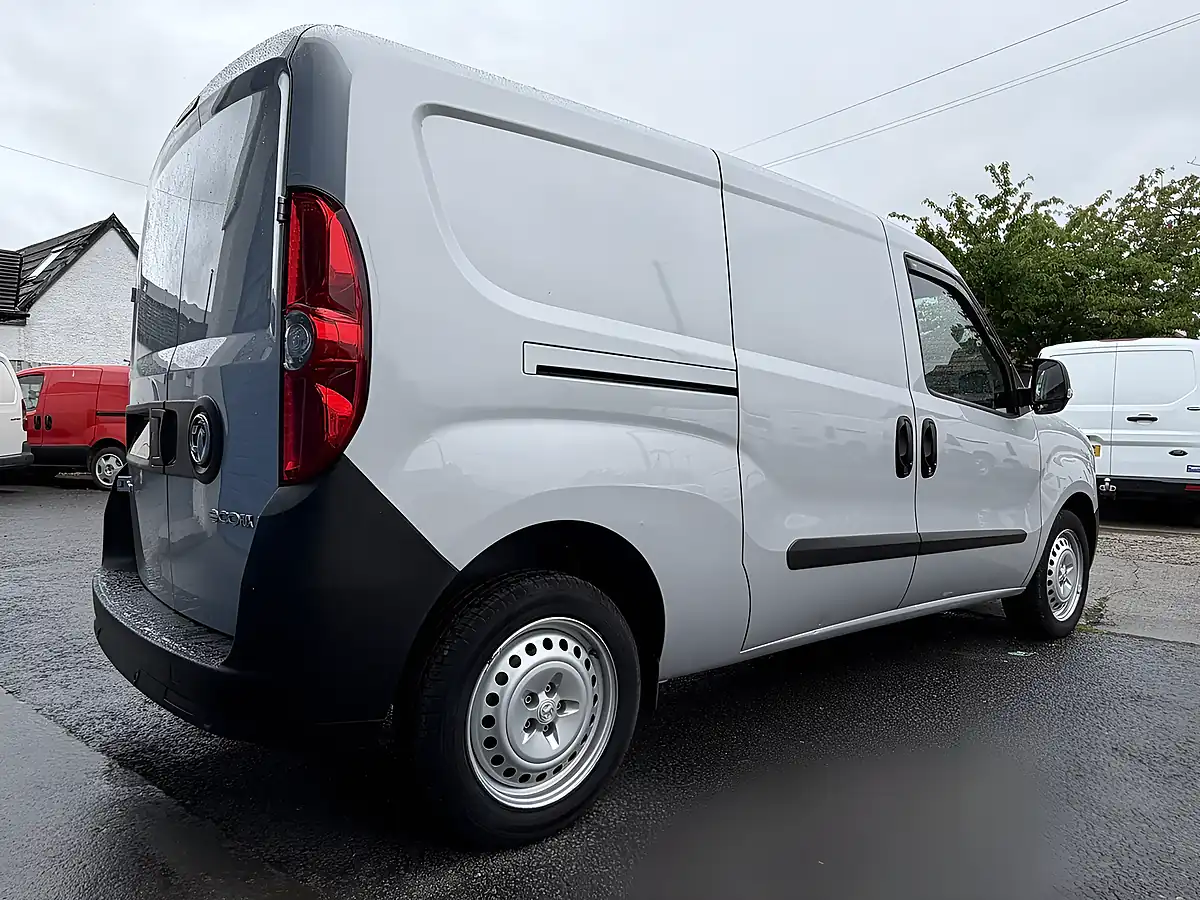 Used 2017 Vauxhall Combo 2300 Ecoflex Silver - Interior and Exterior details 8