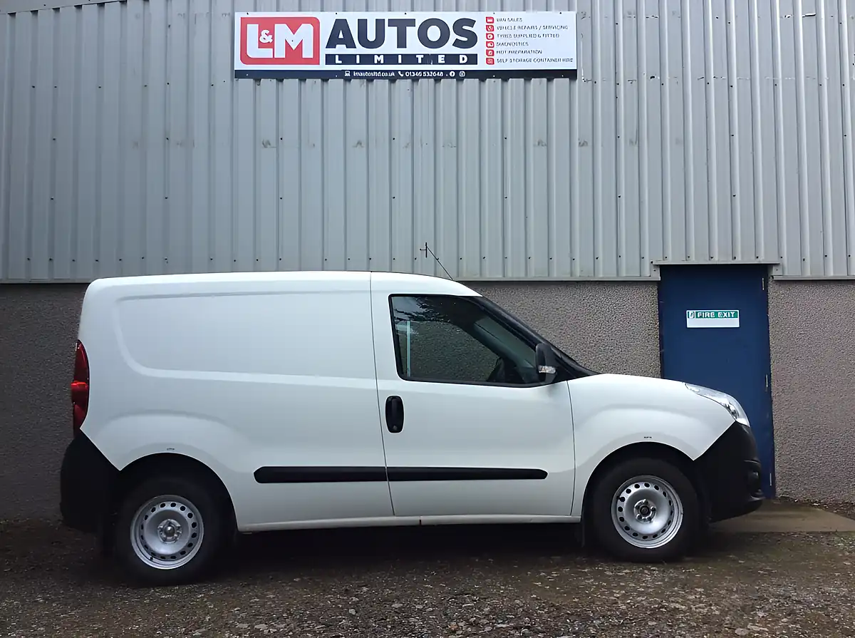 Used 2017 Vauxhall Combo Ecoflex White - Front View